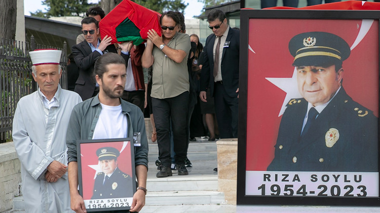 Arka Sokaklar yeni bölümü ile günün en çok izlenen dizisi oldu