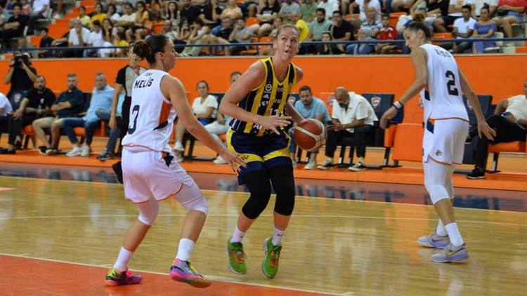 Fenerbahçe Alagöz Holding yenilgiyle açtı