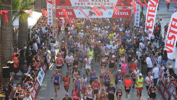 Uluslararası Vestel Manisa Yarı Maratonu heyecanı sona erdi Uluslararası Vestel Manisa Yarı Maratonu heyecanı sona erdi