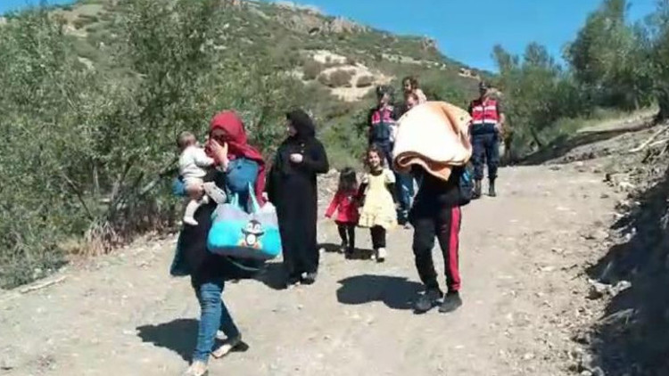 Çanakkale Ayvacıkta 42 kaçak göçmen ile 2 organizatör yakalandı