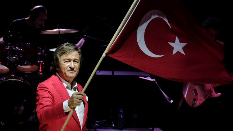 Hep bir ağızdan 100. Yıl Marşı