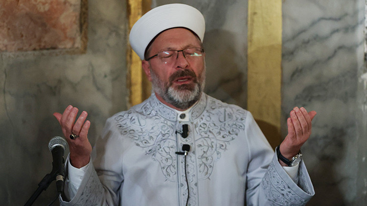 Diyanet İşleri Başkanı Ali Erbaş, Ayasofya Camii’nde Filistinliler için dua etti Diyanet İşleri Başkanı Ali Erbaş, Ayasofya Camii’nde Filistinliler için dua etti