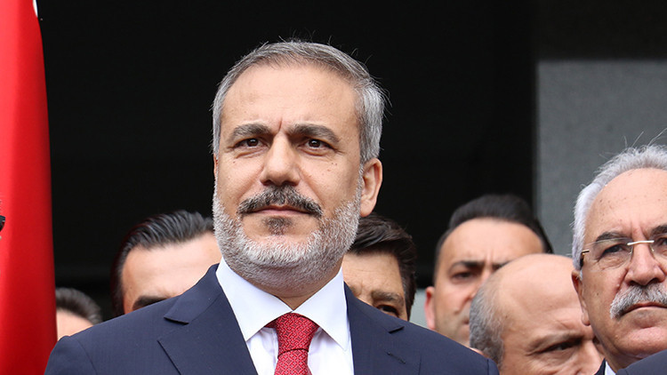 Bakan Fidandan Lübnana kritik ziyaret