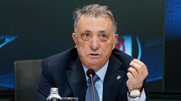 Beşiktaşta başkan isimleri farklı, ayrılıklar aynı Süleyman Seba ve Serdar Bilgilinin ardından Ahmet Nur Çebi... Beşiktaşta başkan isimleri farklı, ayrılıklar aynı Süleyman Seba ve Serdar Bilgilinin ardından Ahmet Nur Çebi...