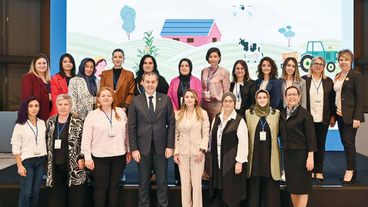 Tarımsal üretimde kadın etkisi... İş Bankası’ndan Dünya Çiftçi Kadınlar Günü’ne özel etkinlik Tarımsal üretimde kadın etkisi... İş Bankası’ndan Dünya Çiftçi Kadınlar Günü’ne özel etkinlik
