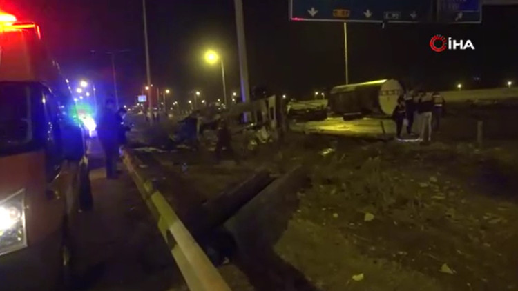 TAG Otoyolunda freni patlayan TIR dehşet saçtı Ölü ve yaralılar var