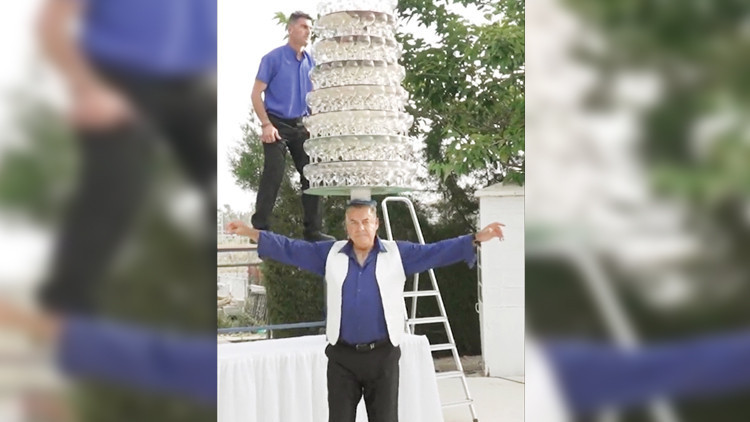 319 bardakla dans rekoru