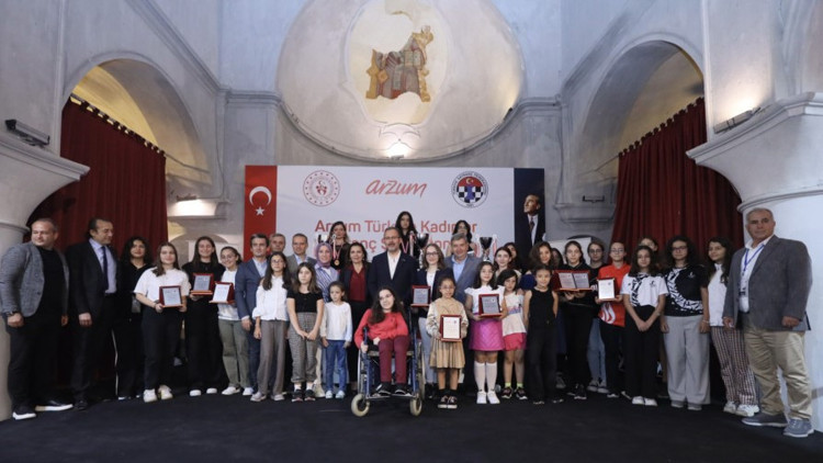 Kadınların her hamlesi Cumhuriyet’in karesi