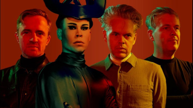 PNAU ve Empire of the Sun güçlerini birleştirdi