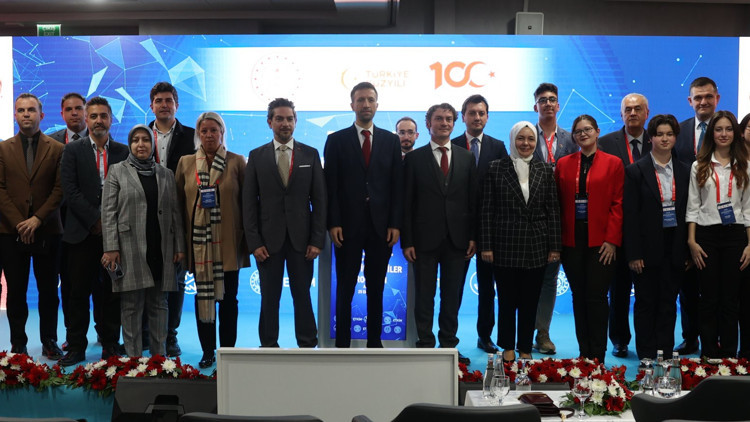 Genç girişimciler projelerini sergiledi Genç girişimciler projelerini sergiledi