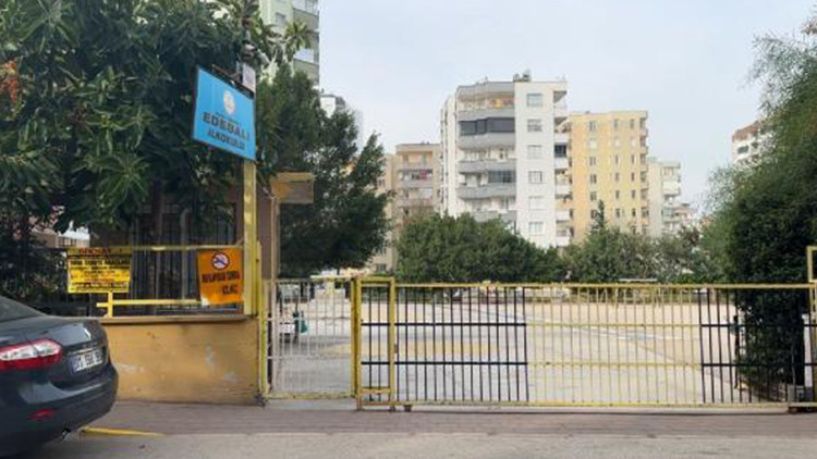 Oğlu arkadaşını ısırdı baba öğretmeni darbetti Oğlu arkadaşını ısırdı baba öğretmeni darbetti