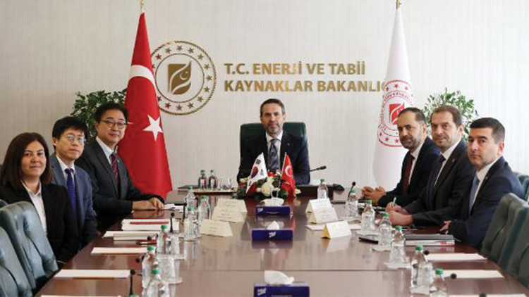Bakan Bayraktar, Kore Cumhuriyeti Ankara Büyükelçisi Leeyi kabul etti Bakan Bayraktar, Kore Cumhuriyeti Ankara Büyükelçisi Leeyi kabul etti