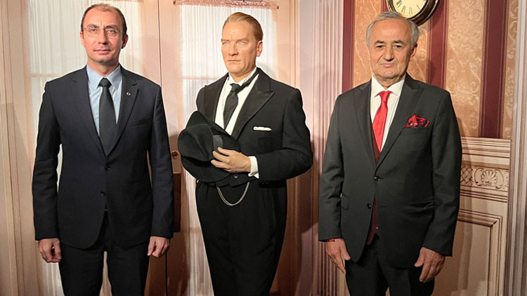 Atatürk’ümüz Berlin’e geldi, sıra Atatürk Bulvarı’nda
