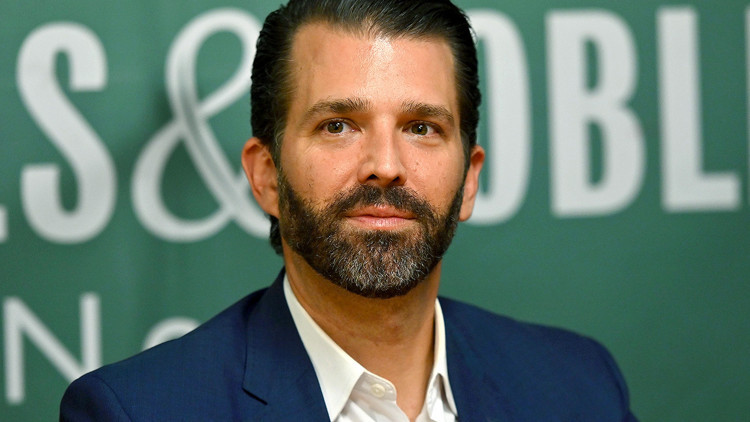 Trumpın oğlu sivil dolandırıcılık davasında hakim karşısında Trumpın oğlu sivil dolandırıcılık davasında hakim karşısında