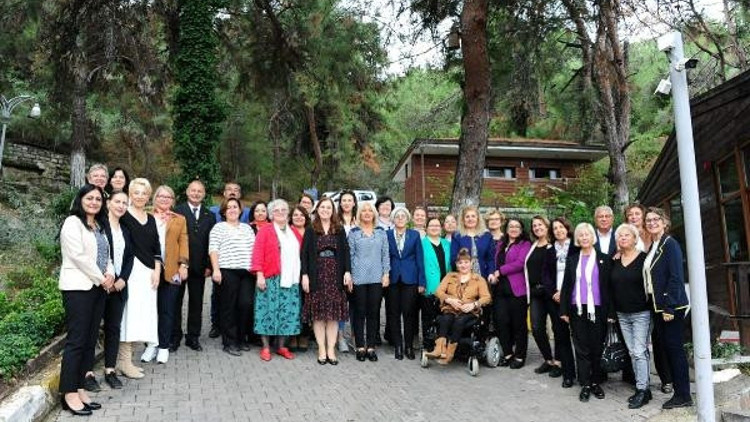 İzmir kadın politikaları Balçovada konuşuldu