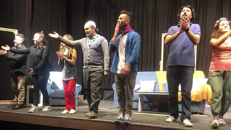 Kosova Türk tiyatrosunda bir ilk Kosova Türk tiyatrosunda bir ilk