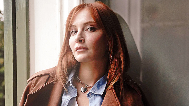 Başak Gümülcinelioğlu: Bir okurken bir oynarken bir de izlerken ağlıyorum