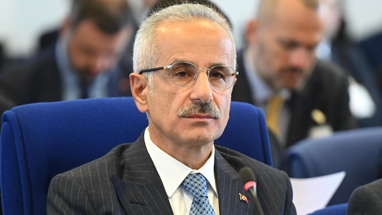 Bakan Uraloğlu: 2035te her 2 araçtan biri elektrikli olacak Bakan Uraloğlu: 2035te her 2 araçtan biri elektrikli olacak