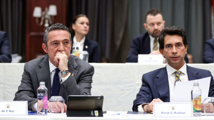 Fenerbahçede Burak Kızılhandan çağrı VAR açıklansın, yeniden oynayalım... Fenerbahçede Burak Kızılhandan çağrı VAR açıklansın, yeniden oynayalım...