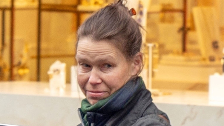 Servetinin tek kuruşunu güzelleşmek için harcamıyor: Kimse onu böyle gördüğüne şaşırmadı Servetinin tek kuruşunu güzelleşmek için harcamıyor: Kimse onu böyle gördüğüne şaşırmadı