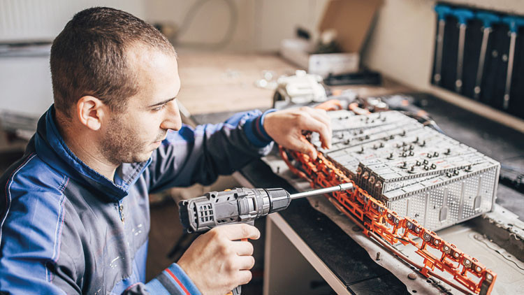 Acil elektrikli araç tamircisi aranıyor