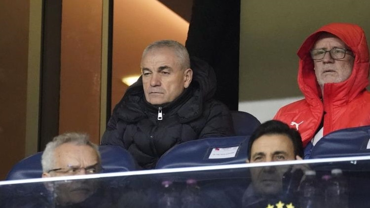 Beşiktaş Teknik Direktörü Rıza Çalımbay, Fenerbahçe - Sivasspor maçında Beşiktaş Teknik Direktörü Rıza Çalımbay, Fenerbahçe - Sivasspor maçında