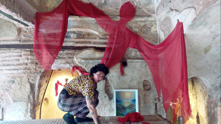 Tomris Uyarın öyküsü sergiye ilham oldu