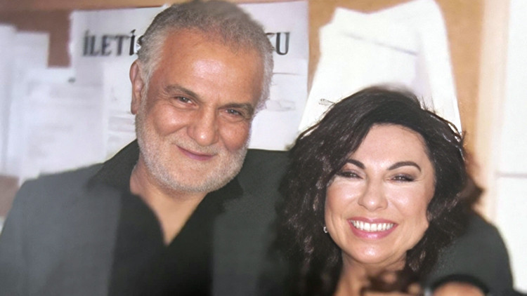 Yazıyı kulis odama girince gördüm Yıl 1995... İlk tebrik eden oydu