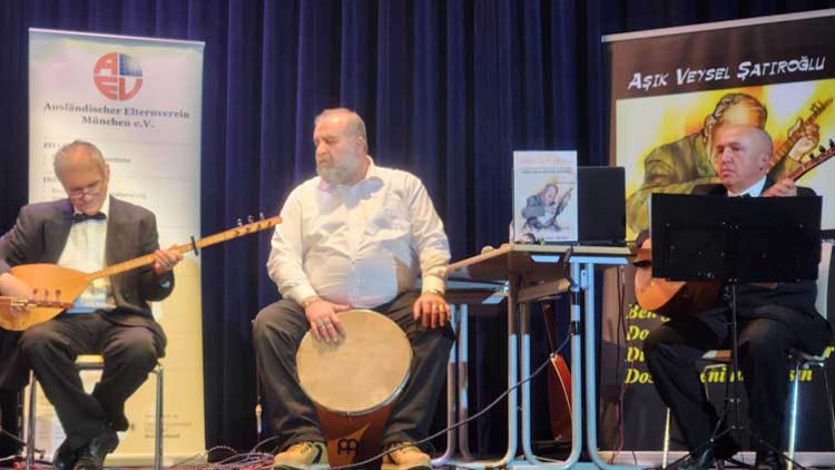 AEV Münih’te Aşık Veysel Anma gecesi düzenlendi