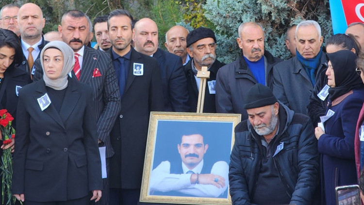 Sinan Ateşin eşi Ayşe Ateş: Tüm failleri bir an önce yakalayın ve adaleti tesis edin Sinan Ateşin eşi Ayşe Ateş: Tüm failleri bir an önce yakalayın ve adaleti tesis edin
