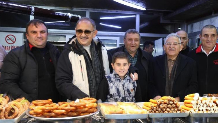 Bakan Özhasekiden Erciyes Kayak Merkezinde esnaf ziyareti