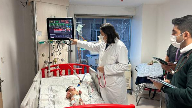 2 aylık Alihan koronavirüsü yendi Boğmaca rahatsızlığı da azaldı