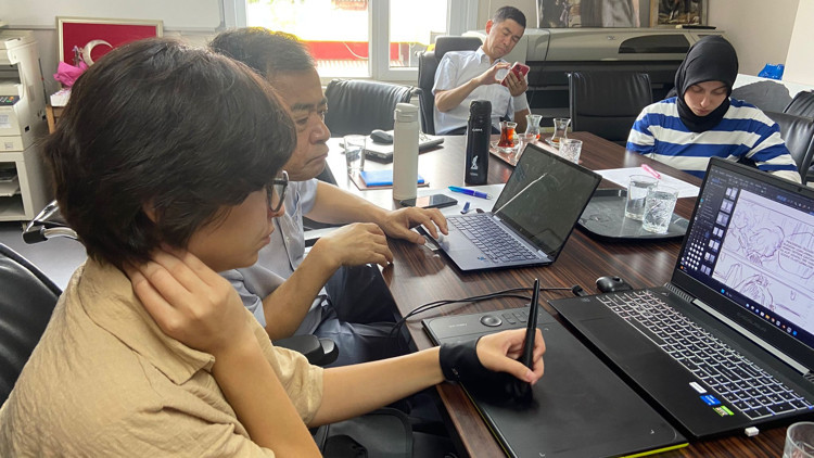 Lise öğrencisi depremin mangasını çizdi