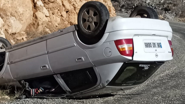 Batmanda korkunç kaza Otomobil takla attı: 1i bebek 5 yaralı