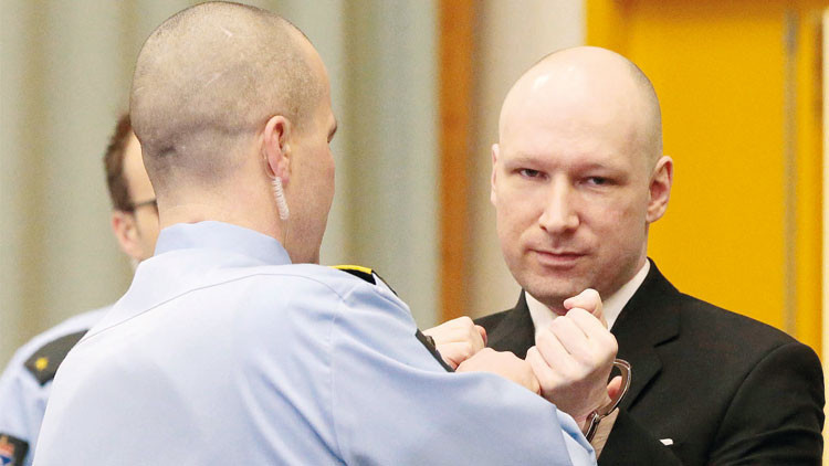 Katil Breivik, insan haklarını hatırladı