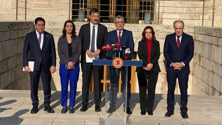 TBMM Başkanı Kurtulmuş, 8 muhalefet partisinin temsilcilerini kabul etti