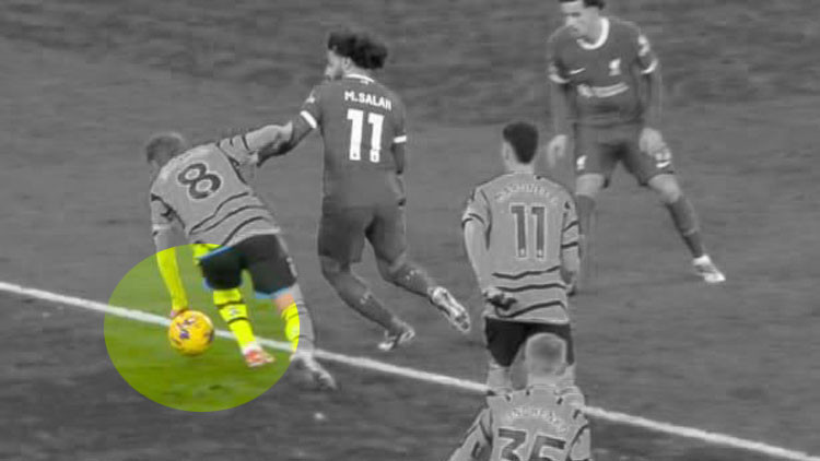 Premier Ligde bir kez daha VAR kayıtları açıklandı Howard Webb: Penaltı olmalıydı...