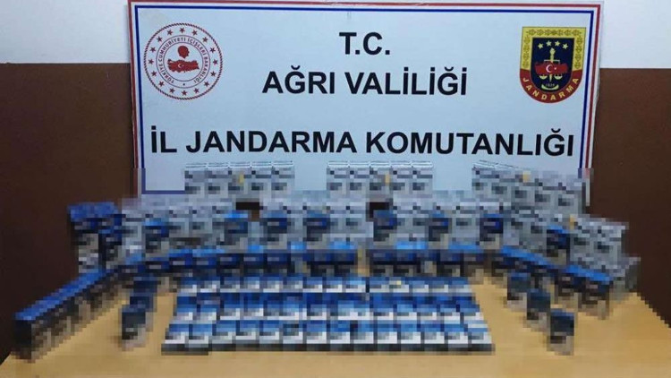 Ağrıda 8 bin 564 paket kaçak sigara ele geçirildi Ağrıda 8 bin 564 paket kaçak sigara ele geçirildi