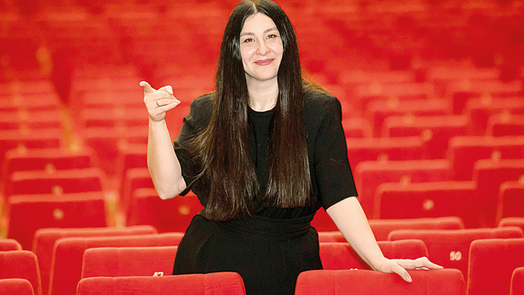 Yasemin Sakallıoğlundan bir ilk