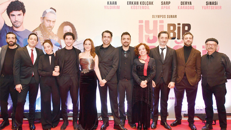 İyi Bir Aile Değilizin galasına ünlü akını: Arzu Film ekolünü devam ettiriyoruz