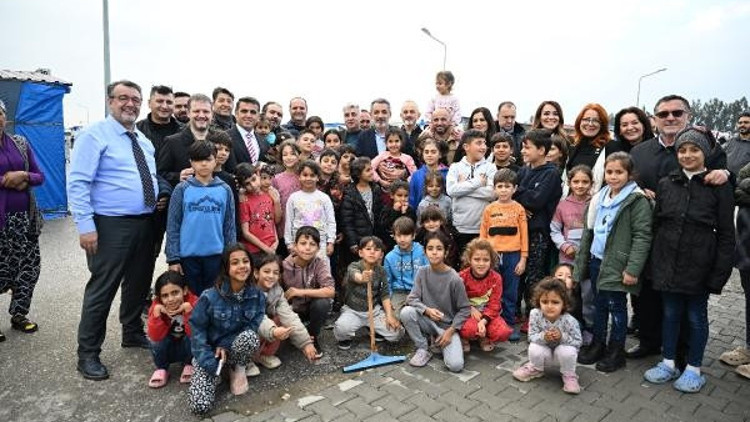 Asrın felaketinin 1’inci yıl dönümünde BTSO heyeti Hatay’da Asrın felaketinin 1’inci yıl dönümünde BTSO heyeti Hatay’da