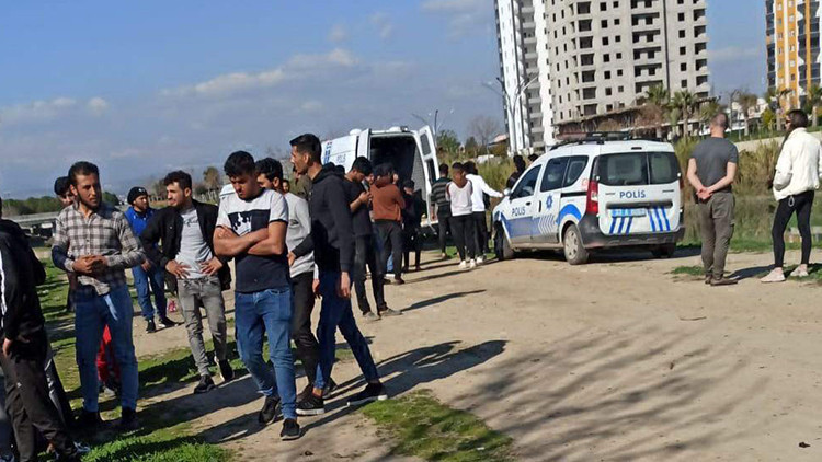 Bisiklet süren çocuğun kahreden ölümü: Dengesini kaybedince ırmağa düştü