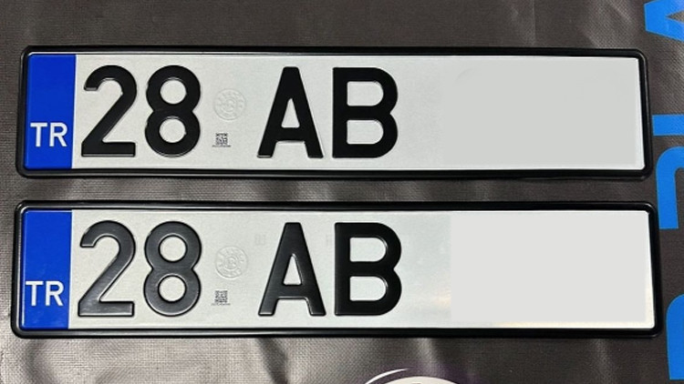Emniyet uyarmıştı 32 bin lira cezası var... e-Ticaret sitelerinde sahte karekodlu APP plakalar satılıyor