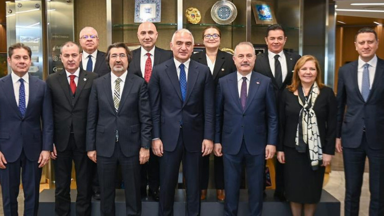 Bakan Ersoy: 2024 hedefimiz 60 milyon ziyaretçi, 60 milyar dolar