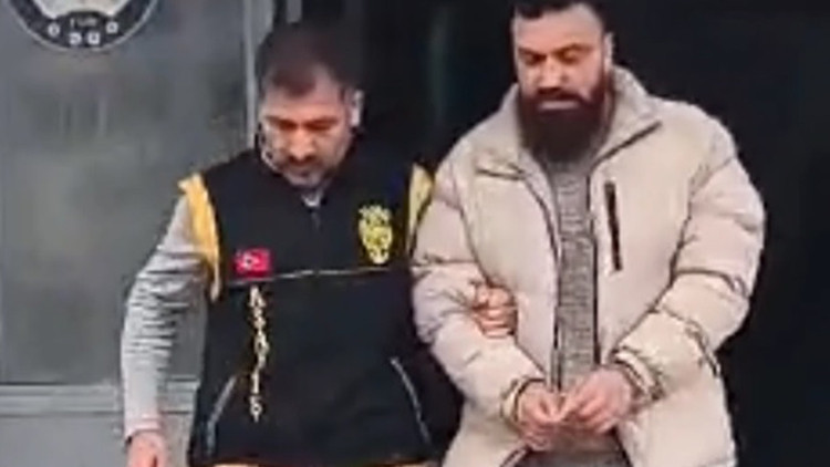 Telefon tamircisinin yaptığına bakın Gözaltına alındıktan sonra tutuklandı