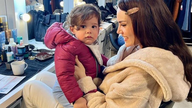 Fahriye Evcen ile Keremin set hatırası... Ünlü oyuncunun bu paylaşıma yorum yağdı