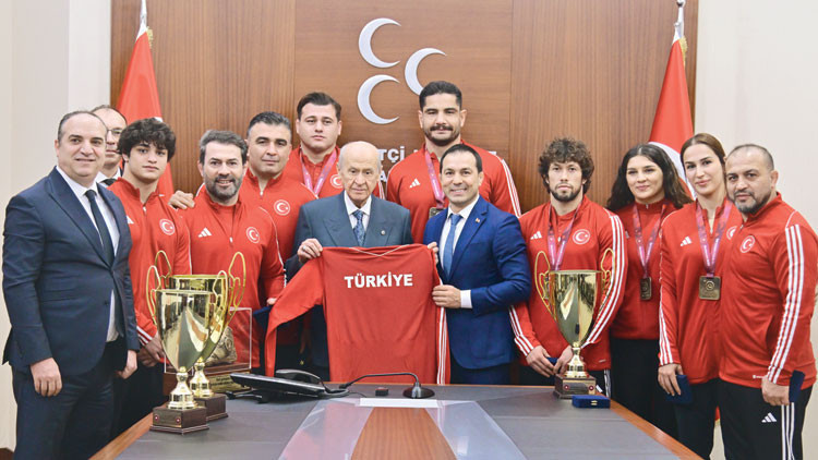 Şampiyonlardan teşekkür kupası Şampiyonlardan teşekkür kupası