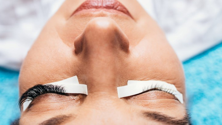 Kullanılan kimyasal madde gözler için ciddi riskler içeriyor... Kirpik liftingi hakkında bilinmesi gereken 6 soru ve cevabı