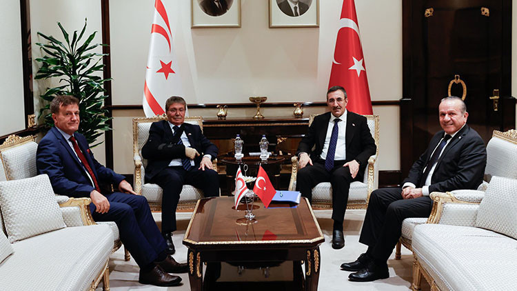 Cumhurbaşkanı Yardımcısı Yılmaz, KKTC Başbakanı Üstel ile bir araya geldi Cumhurbaşkanı Yardımcısı Yılmaz, KKTC Başbakanı Üstel ile bir araya geldi