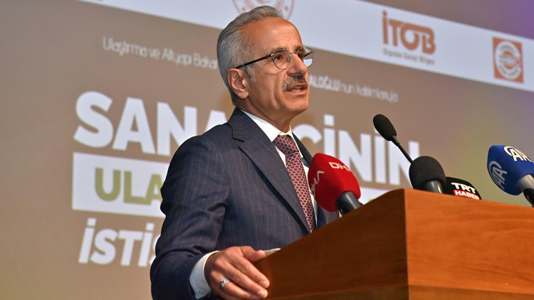 Bakan Uraloğlu, İzmirlilerden 5 yıl istedi Bakan Uraloğlu, İzmirlilerden 5 yıl istedi